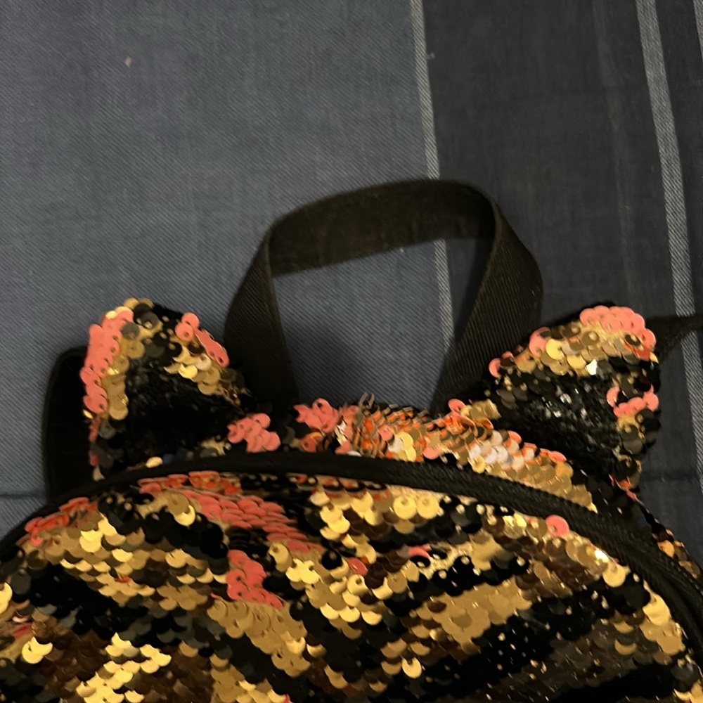 Mini letter K backpack - Picture 2 of 5